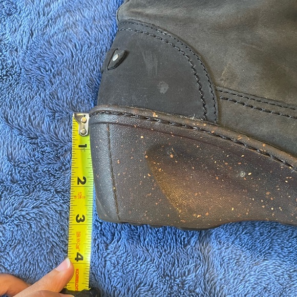 UGG Boots - Picture 8 of 9